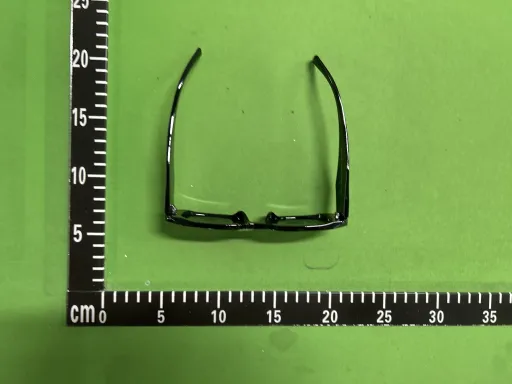 黑框绿片
