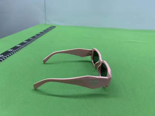 粉框黑灰片
