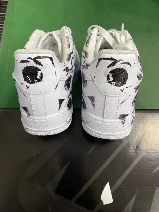 Style Color Matching: 三方联名涂鸦白黑923044-100