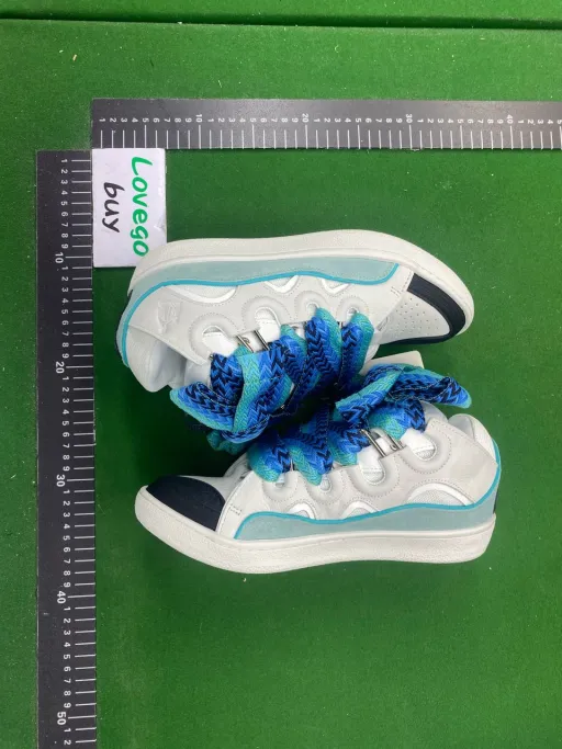 Color matching: 白绿色