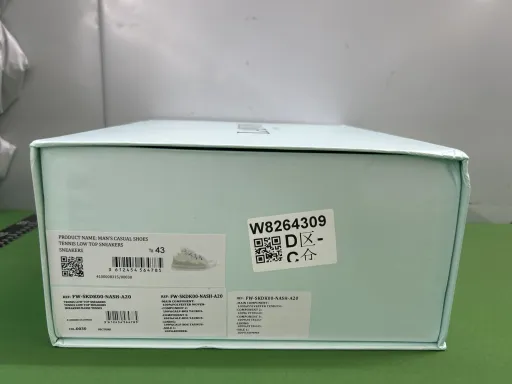 配色:胶白