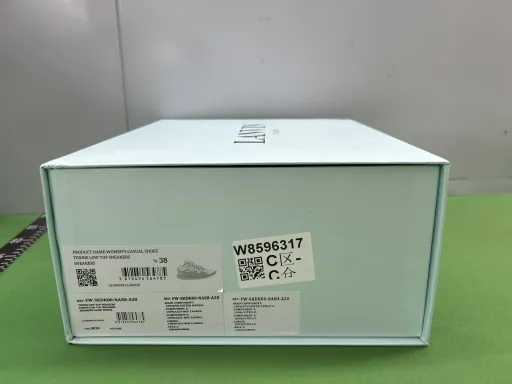 配色:波点白