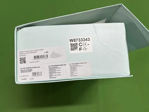 配色:纯白