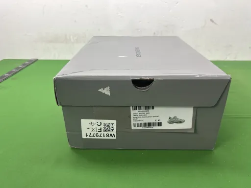 三代 全白 B96509