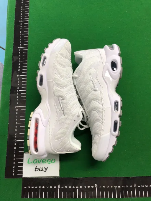 style: 604133-139 White