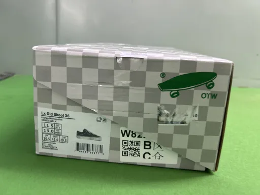 VN000E8VYA6 暗黑做旧珍珠铆钉