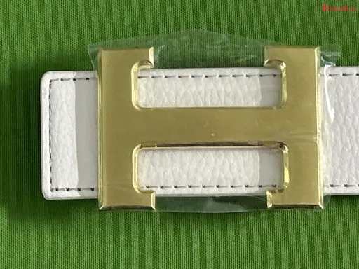 白色金扣