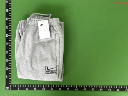 浅灰色
