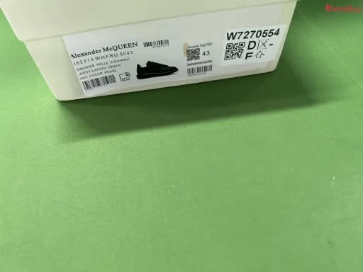 纯黑色