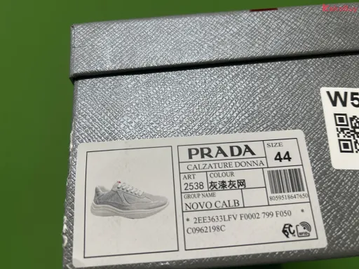 灰色