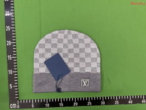 款式:L格子帽子大字母标灰