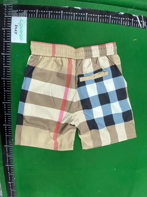 1-40: Burberry 经典短裤