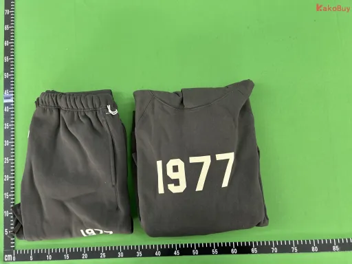 1977铁黑色帽衫+卫裤