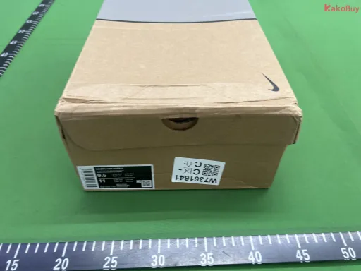 白色黄底