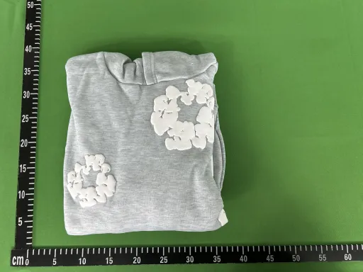 发泡灰色卫衣【白色花环】