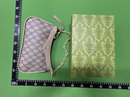 细肩带米白