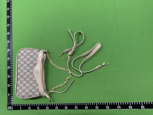 细肩带米白