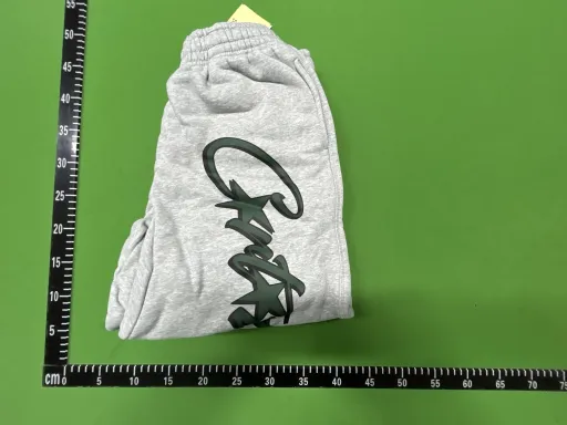 灰色