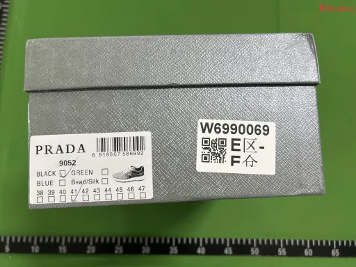 石墨色