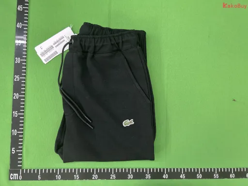 黑 pants