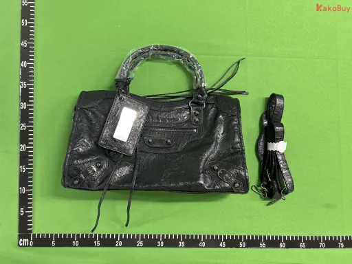颜色 :大号黑色38cmx28x10