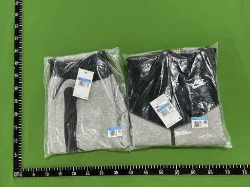 黑拼浅灰色套装