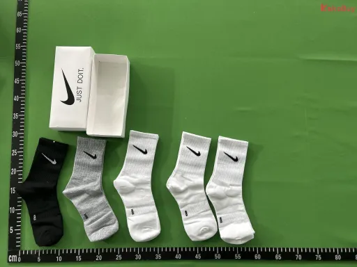 5 pairs【3white+lgrey+1black】