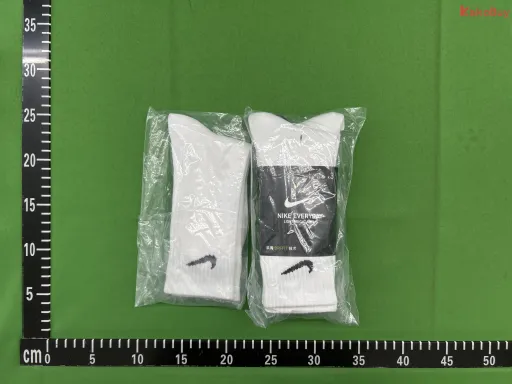 款式:a pair of white long