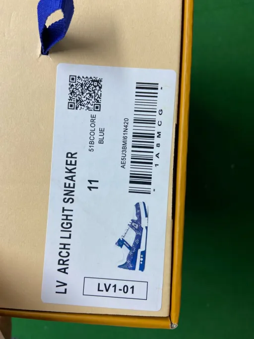 style: 10号白蓝格子