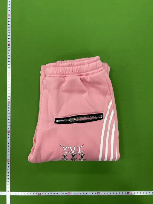 Color classification:Pink pants