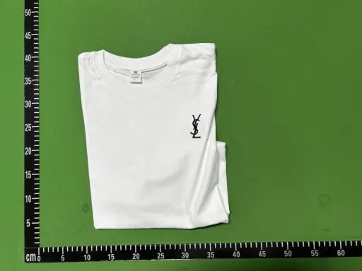 白色衣服黑小兰