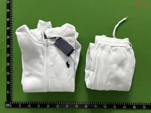 款式:白色拉链套装