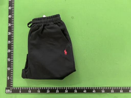 短裤黑色红标