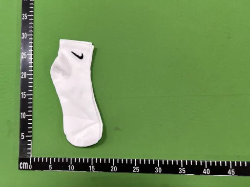 款式:a pair of white