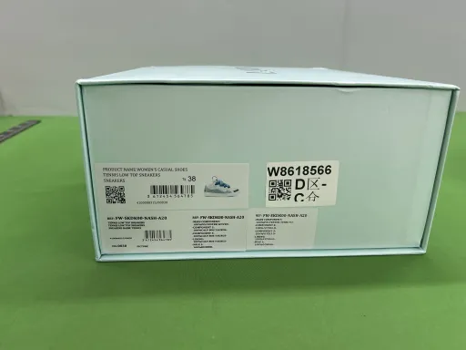 配色:白绿色