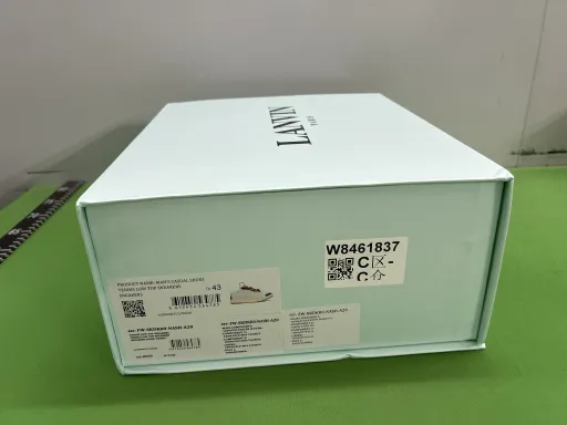 配色:白色