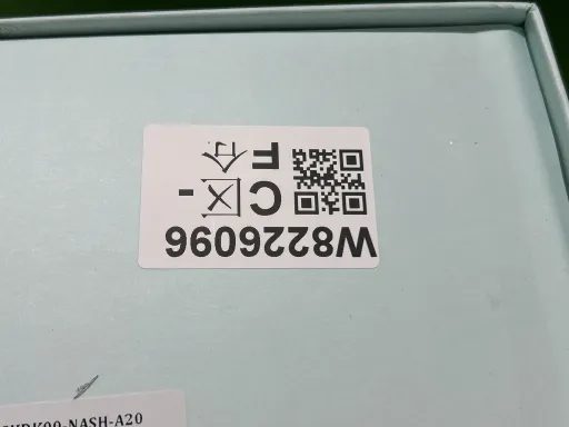 配色:纯白