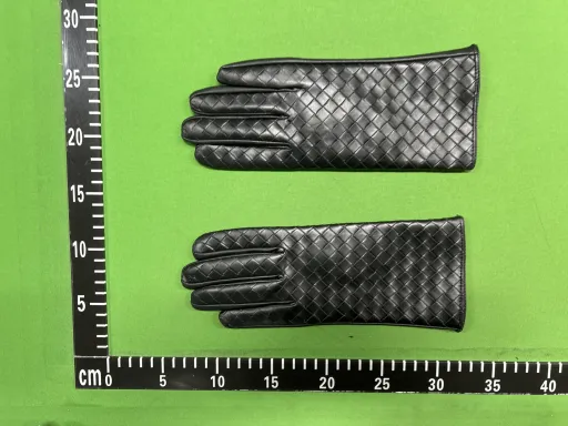 手工编织棱形格纹皮手套