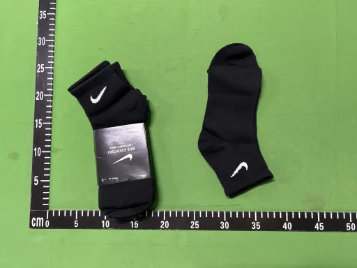 款式:a pair of black