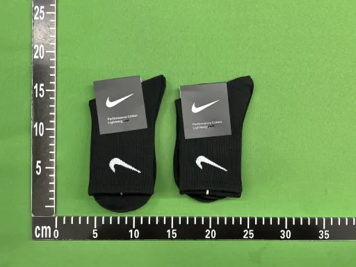 款式:a pair of black long
