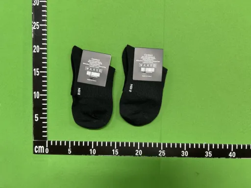 款式:a pair of black