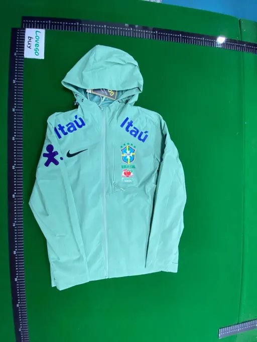 Brazilian light green windbreaker thin section