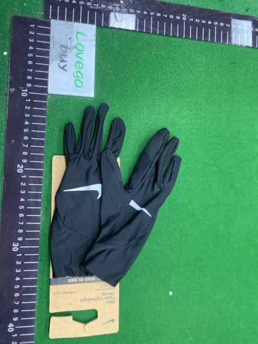 Black gloves size m